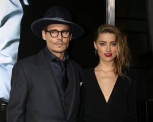Johnny Depp und Amber Heard ganz in schwarz.